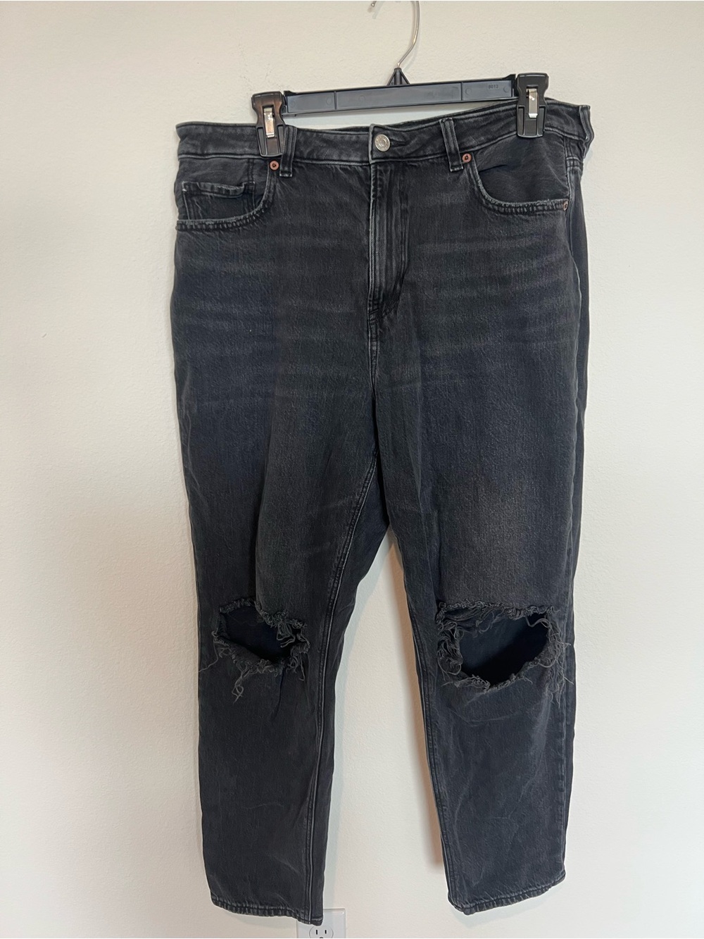 American Eagle Outfitters Black High Rise Mom Jeans